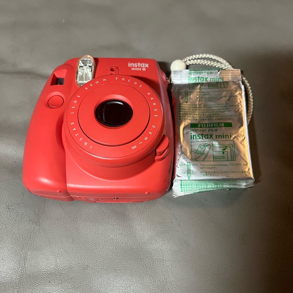 Fujifilm Instax Mini 8 in Coral